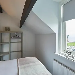  Apartment Host & - Emerald Hideaway United Kingdom