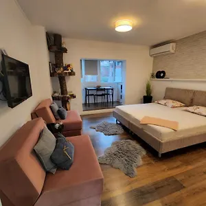  Apartment Traveler's Place At Centre Albania