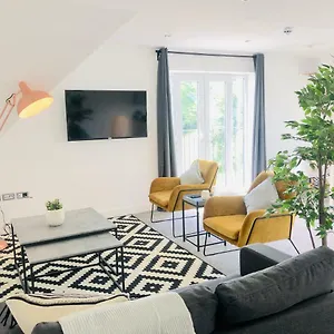  Apartment Shield Penthouse Loft - 2 Bedroom Luxe Large United Kingdom